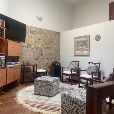 Casa Residencial com 260m², 4 quartos, 2 suítes, 2 garagens, no bairro Itaguaçu em Florianópolis