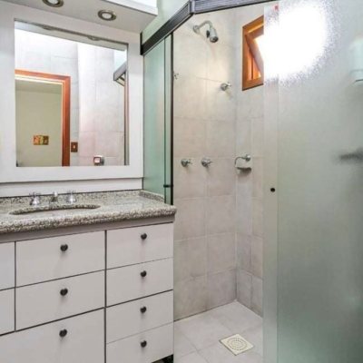 Casa Residencial com 260m², 4 quartos, 2 suítes, 2 garagens, no bairro Itaguaçu em Florianópolis