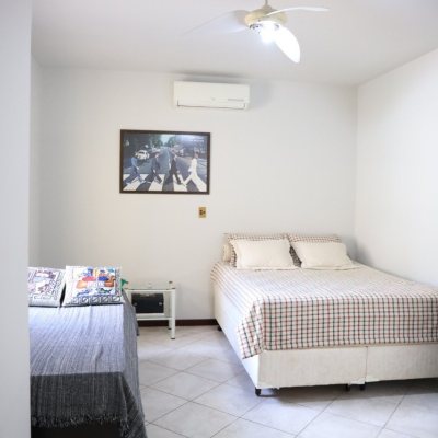 Casa Residencial com 260m², 4 quartos, 2 suítes, 2 garagens, no bairro Itaguaçu em Florianópolis