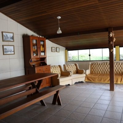 Casa Residencial com 260m², 4 quartos, 2 suítes, 2 garagens, no bairro Itaguaçu em Florianópolis