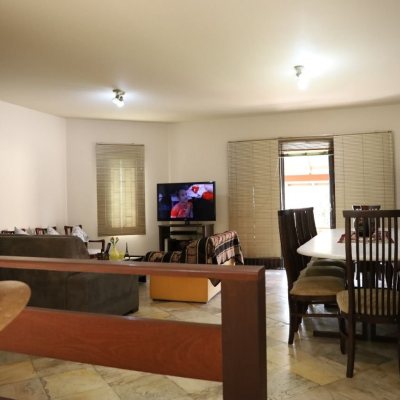 Casa Residencial com 260m², 4 quartos, 2 suítes, 2 garagens, no bairro Itaguaçu em Florianópolis