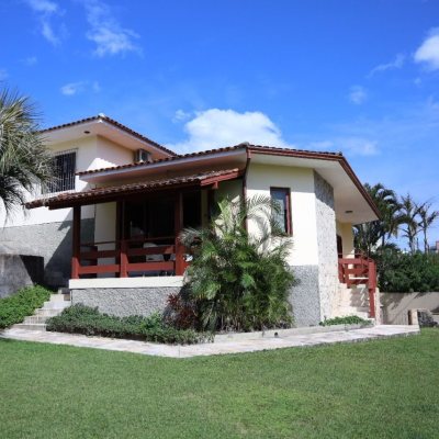 Casa Residencial com 260m², 4 quartos, 2 suítes, 2 garagens, no bairro Itaguaçu em Florianópolis