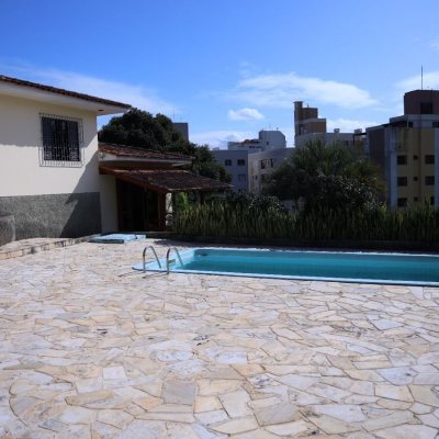 Casa Residencial com 260m², 4 quartos, 2 suítes, 2 garagens, no bairro Itaguaçu em Florianópolis