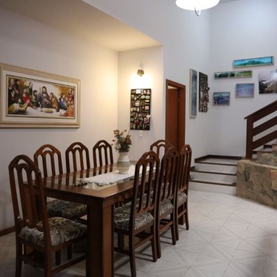 Casa Residencial com 260m², 4 quartos, 2 suítes, 2 garagens, no bairro Itaguaçu em Florianópolis