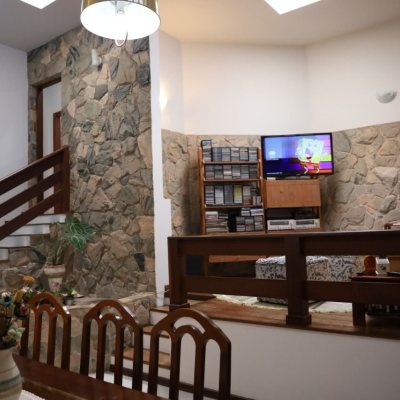 Casa Residencial com 260m², 4 quartos, 2 suítes, 2 garagens, no bairro Itaguaçu em Florianópolis