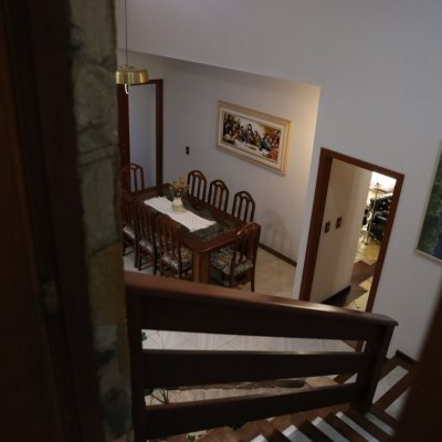 Casa Residencial com 260m², 4 quartos, 2 suítes, 2 garagens, no bairro Itaguaçu em Florianópolis