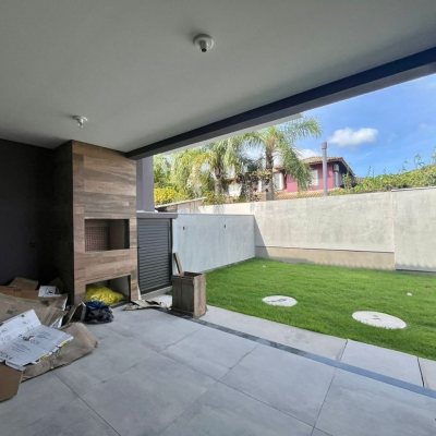 Casa Residencial com 184m², 3 quartos, 3 suítes, no bairro Lagoa Da Conceição em Florianópolis