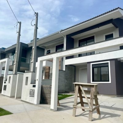 Casa Residencial com 184m², 3 quartos, 3 suítes, no bairro Lagoa Da Conceição em Florianópolis