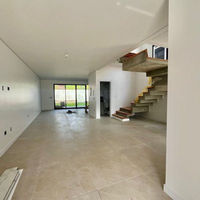 Casa Residencial com 184m², 3 quartos, 3 suítes, no bairro Lagoa Da Conceição em Florianópolis