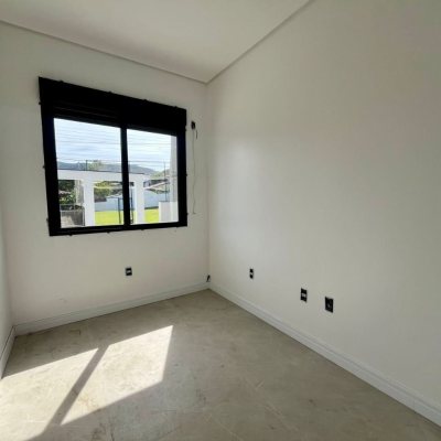 Casa Residencial com 184m², 3 quartos, 3 suítes, no bairro Lagoa Da Conceição em Florianópolis