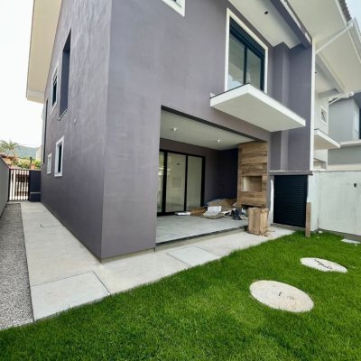 Casa Residencial com 184m², 3 quartos, 3 suítes, no bairro Lagoa Da Conceição em Florianópolis