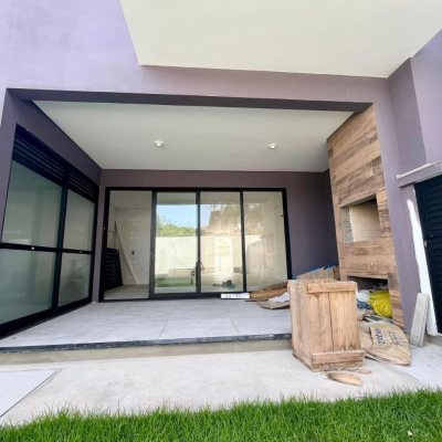 Casa Residencial com 184m², 3 quartos, 3 suítes, no bairro Lagoa Da Conceição em Florianópolis