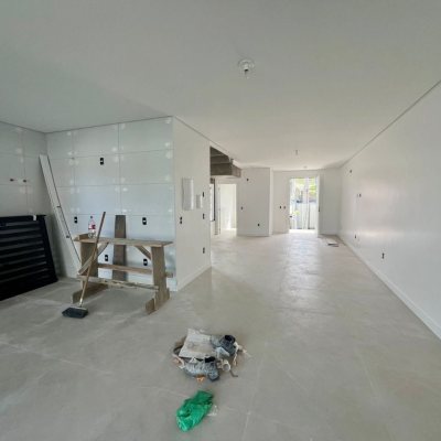 Casa Residencial com 184m², 3 quartos, 3 suítes, no bairro Lagoa Da Conceição em Florianópolis