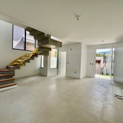 Casa Residencial com 184m², 3 quartos, 3 suítes, no bairro Lagoa Da Conceição em Florianópolis