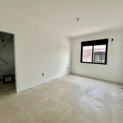 Casa Residencial com 184m², 3 quartos, 3 suítes, no bairro Lagoa Da Conceição em Florianópolis