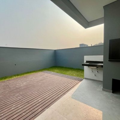 Casa Residencial com 189m², 3 quartos, 3 suítes, 2 garagens, no bairro Rio Tavares em Florianópolis