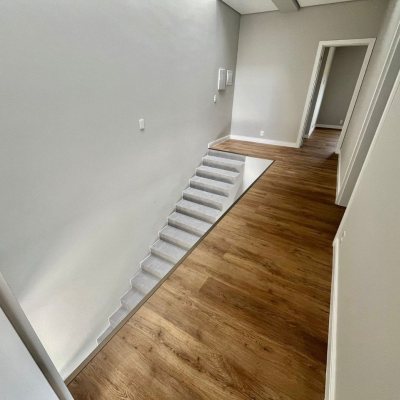 Casa Residencial com 189m², 3 quartos, 3 suítes, 2 garagens, no bairro Rio Tavares em Florianópolis