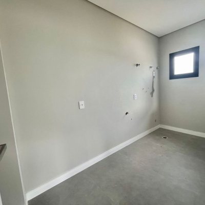 Casa Residencial com 189m², 3 quartos, 3 suítes, 2 garagens, no bairro Rio Tavares em Florianópolis