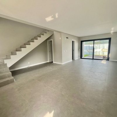 Casa Residencial com 189m², 3 quartos, 3 suítes, 2 garagens, no bairro Rio Tavares em Florianópolis