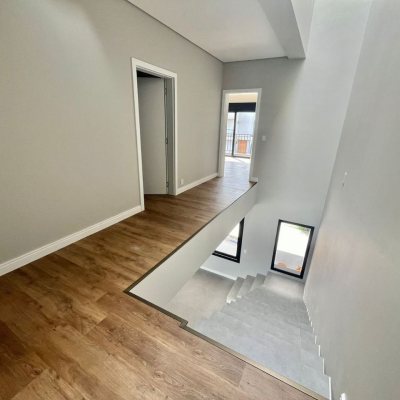 Casa Residencial com 189m², 3 quartos, 3 suítes, 2 garagens, no bairro Rio Tavares em Florianópolis