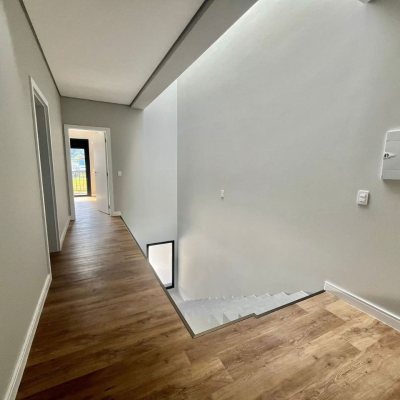 Casa Residencial com 189m², 3 quartos, 3 suítes, 2 garagens, no bairro Rio Tavares em Florianópolis