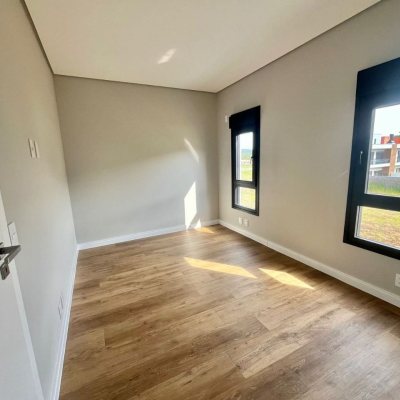 Casa Residencial com 189m², 3 quartos, 3 suítes, 2 garagens, no bairro Rio Tavares em Florianópolis