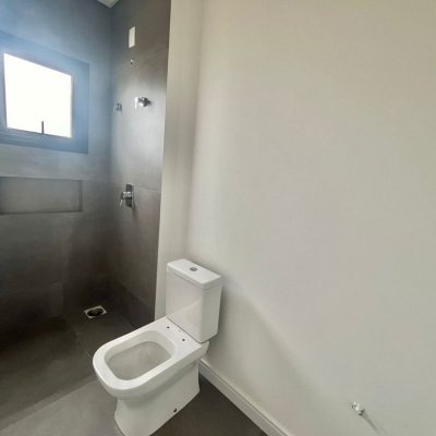 Casa Residencial com 189m², 3 quartos, 3 suítes, 2 garagens, no bairro Rio Tavares em Florianópolis