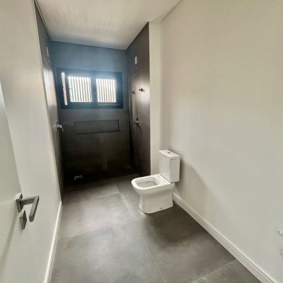 Casa Residencial com 189m², 3 quartos, 3 suítes, 2 garagens, no bairro Rio Tavares em Florianópolis