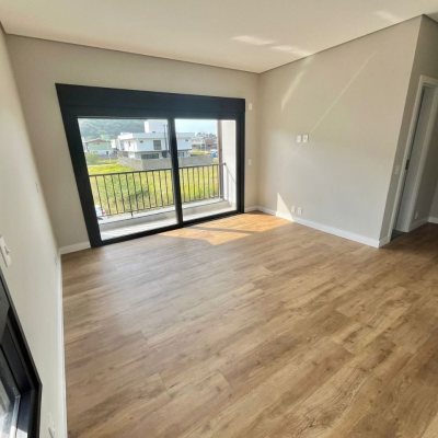 Casa Residencial com 189m², 3 quartos, 3 suítes, 2 garagens, no bairro Rio Tavares em Florianópolis