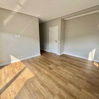 Casa Residencial com 189m², 3 quartos, 3 suítes, 2 garagens, no bairro Rio Tavares em Florianópolis