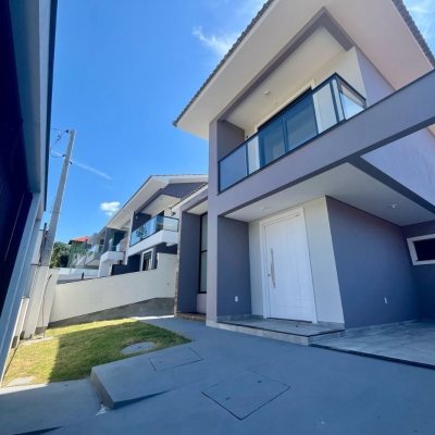 Casa Residencial com 179m², 3 quartos, 3 suítes, no bairro Lagoa Da Conceição em Florianópolis