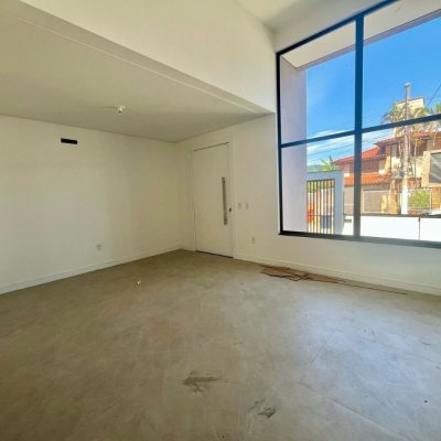 Casa Residencial com 179m², 3 quartos, 3 suítes, no bairro Lagoa Da Conceição em Florianópolis