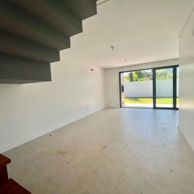 Casa Residencial com 179m², 3 quartos, 3 suítes, no bairro Lagoa Da Conceição em Florianópolis