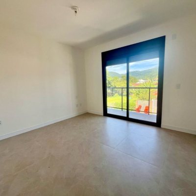 Casa Residencial com 179m², 3 quartos, 3 suítes, no bairro Lagoa Da Conceição em Florianópolis