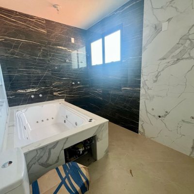 Casa Residencial com 179m², 3 quartos, 3 suítes, no bairro Lagoa Da Conceição em Florianópolis