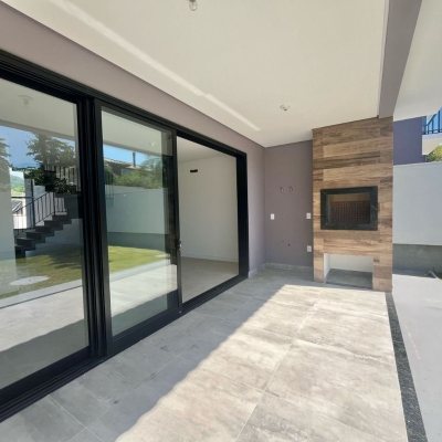 Casa Residencial com 179m², 3 quartos, 3 suítes, no bairro Lagoa Da Conceição em Florianópolis
