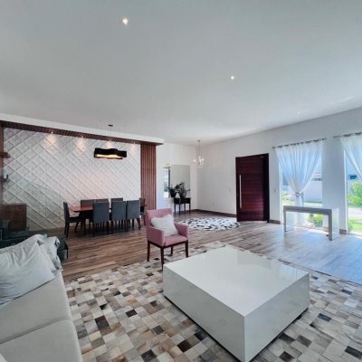 Casa em Condomínio com 350m², 4 quartos, 3 suítes, 2 garagens, no bairro São João Do Rio Vermelho em Florianópolis