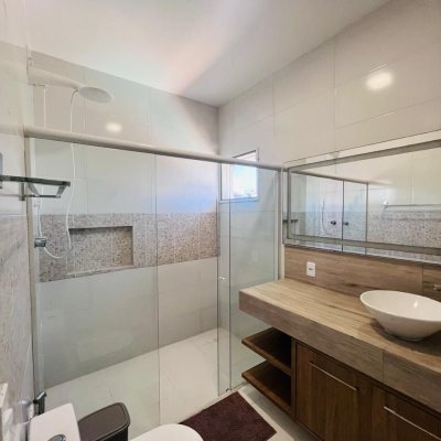 Casa em Condomínio com 350m², 4 quartos, 3 suítes, 2 garagens, no bairro São João Do Rio Vermelho em Florianópolis