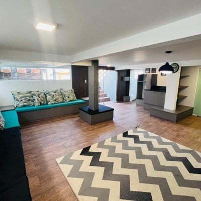 Casa em Condomínio com 350m², 4 quartos, 3 suítes, 2 garagens, no bairro São João Do Rio Vermelho em Florianópolis