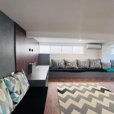 Casa em Condomínio com 350m², 4 quartos, 3 suítes, 2 garagens, no bairro São João Do Rio Vermelho em Florianópolis