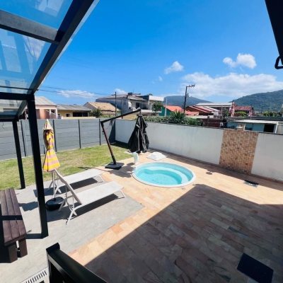 Casa em Condomínio com 350m², 4 quartos, 3 suítes, 2 garagens, no bairro São João Do Rio Vermelho em Florianópolis