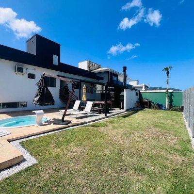Casa em Condomínio com 350m², 4 quartos, 3 suítes, 2 garagens, no bairro São João Do Rio Vermelho em Florianópolis