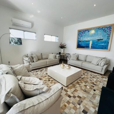 Casa em Condomínio com 350m², 4 quartos, 3 suítes, 2 garagens, no bairro São João Do Rio Vermelho em Florianópolis