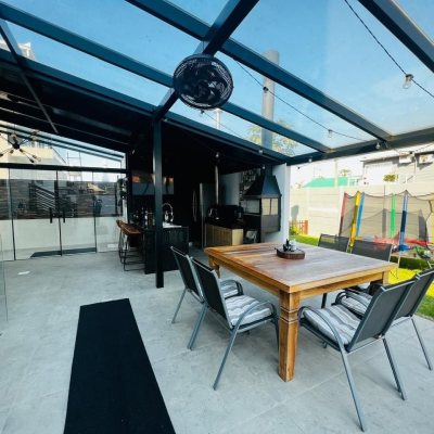 Casa em Condomínio com 350m², 4 quartos, 3 suítes, 2 garagens, no bairro São João Do Rio Vermelho em Florianópolis