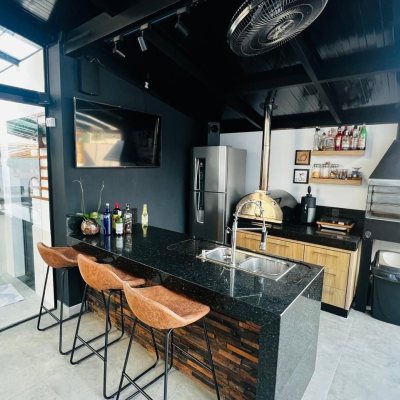 Casa em Condomínio com 350m², 4 quartos, 3 suítes, 2 garagens, no bairro São João Do Rio Vermelho em Florianópolis