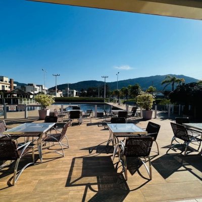 Casa em Condomínio com 350m², 4 quartos, 3 suítes, 2 garagens, no bairro São João Do Rio Vermelho em Florianópolis