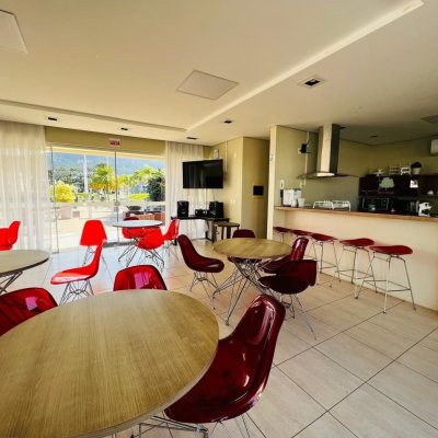 Casa em Condomínio com 350m², 4 quartos, 3 suítes, 2 garagens, no bairro São João Do Rio Vermelho em Florianópolis