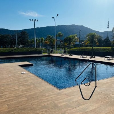 Casa em Condomínio com 350m², 4 quartos, 3 suítes, 2 garagens, no bairro São João Do Rio Vermelho em Florianópolis