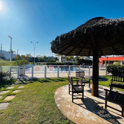 Casa em Condomínio com 350m², 4 quartos, 3 suítes, 2 garagens, no bairro São João Do Rio Vermelho em Florianópolis