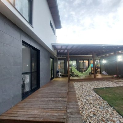 Casa em Condomínio com 265m², 4 quartos, 4 suítes, 3 garagens, no bairro Morro das Pedras em Florianópolis